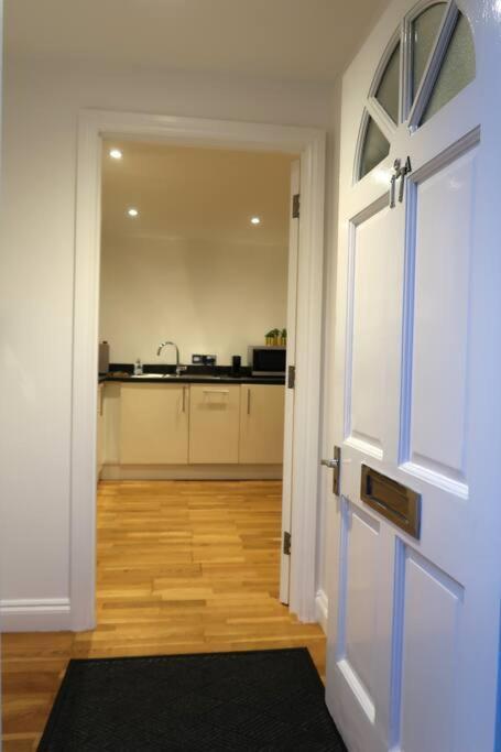 ***spotless, Bright 1 Double Bed Apartment*** Apartment