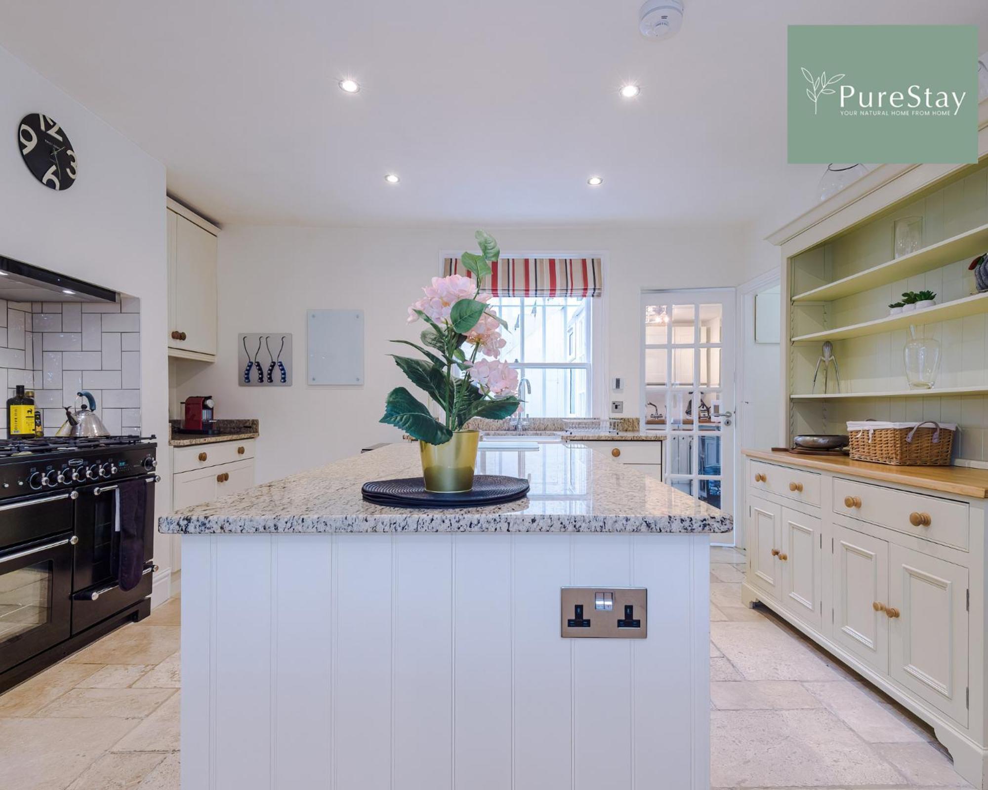 Holiday home Huge Four Bedroom Townhouse By Purestay Short Lets & Serviced