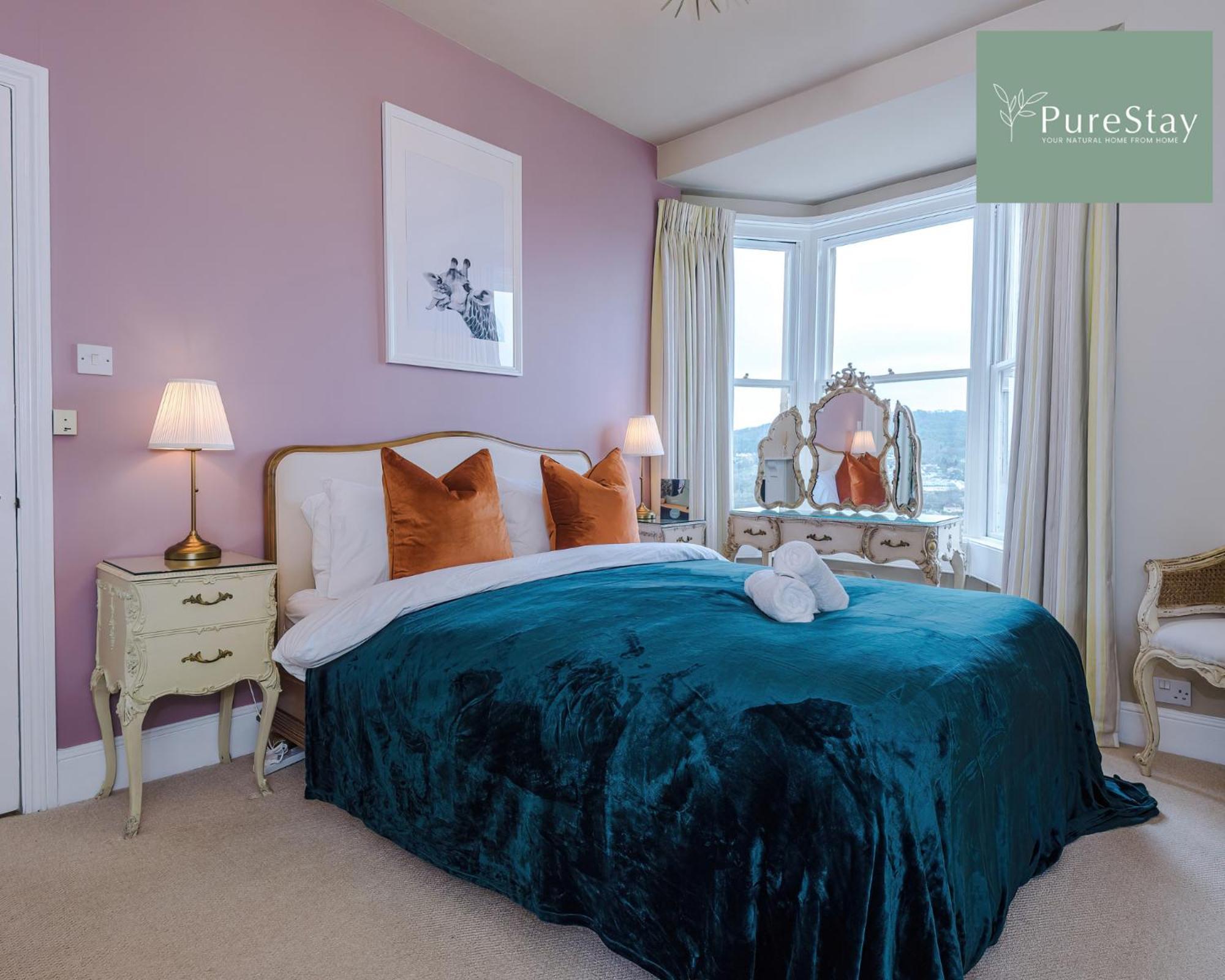 Huge Four Bedroom Townhouse By Purestay Short Lets & Serviced *