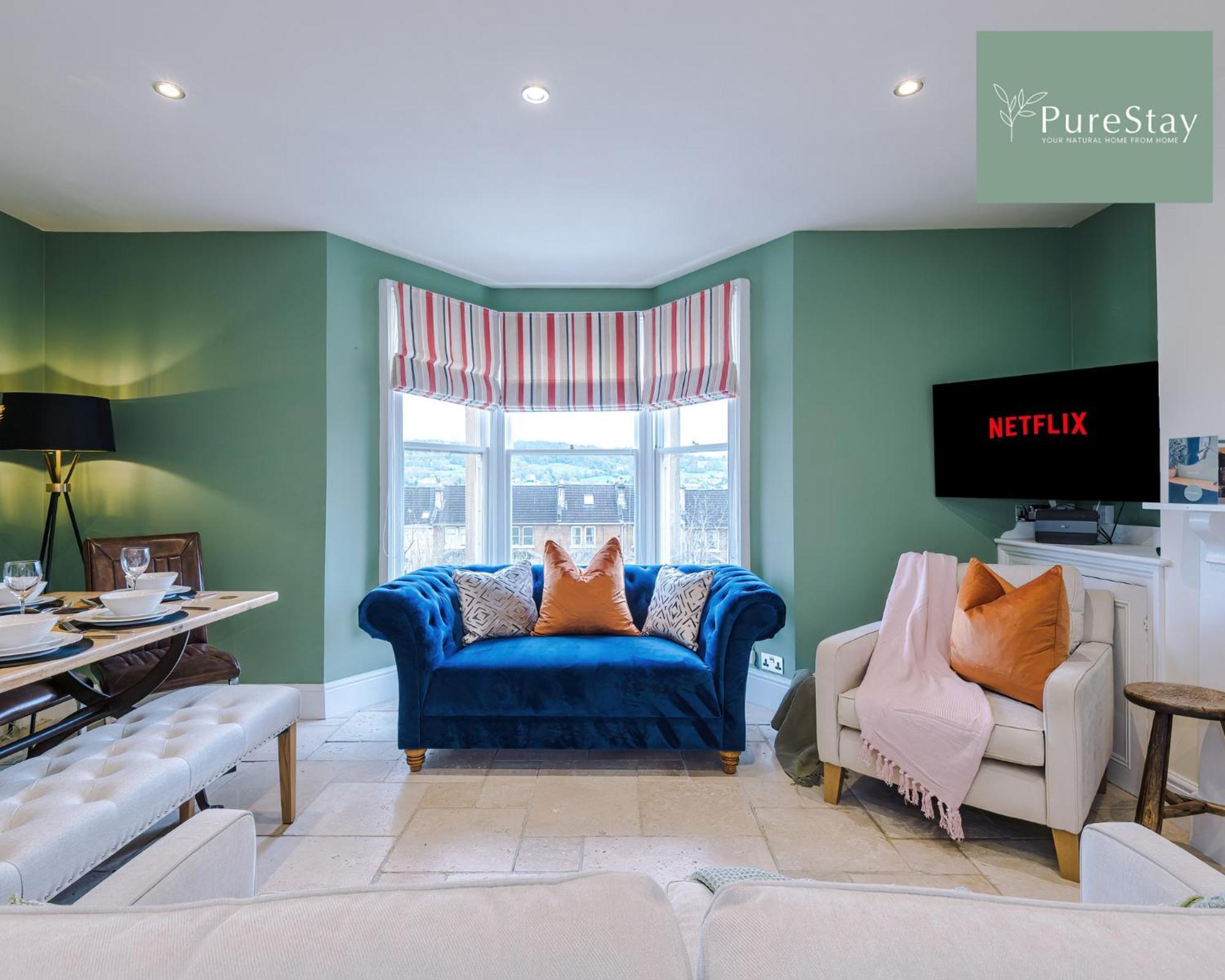 Huge Four Bedroom Townhouse By Purestay Short Lets & Serviced Holiday home Bath