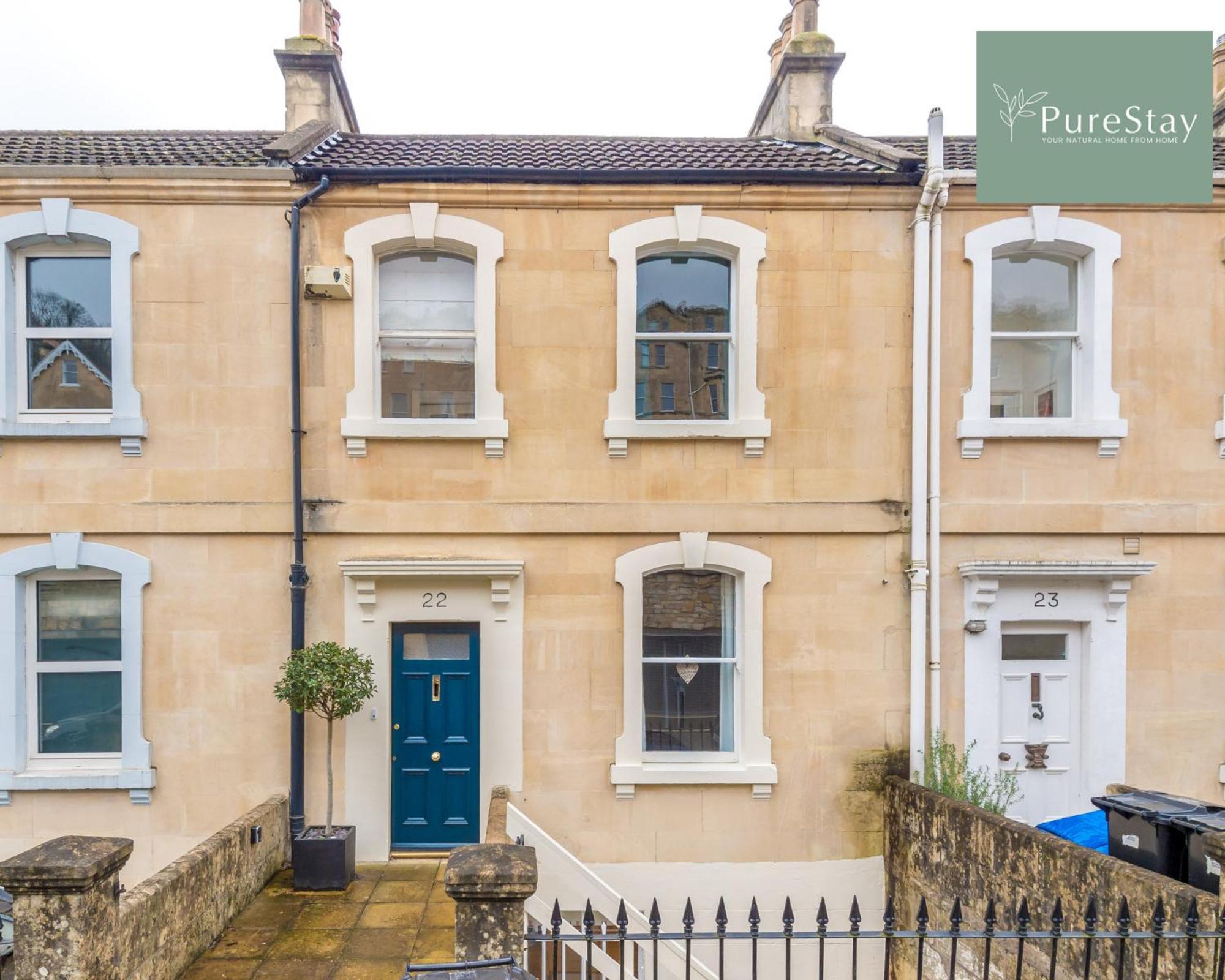 Holiday home Huge Four Bedroom Townhouse By Purestay Short Lets & Serviced Bath