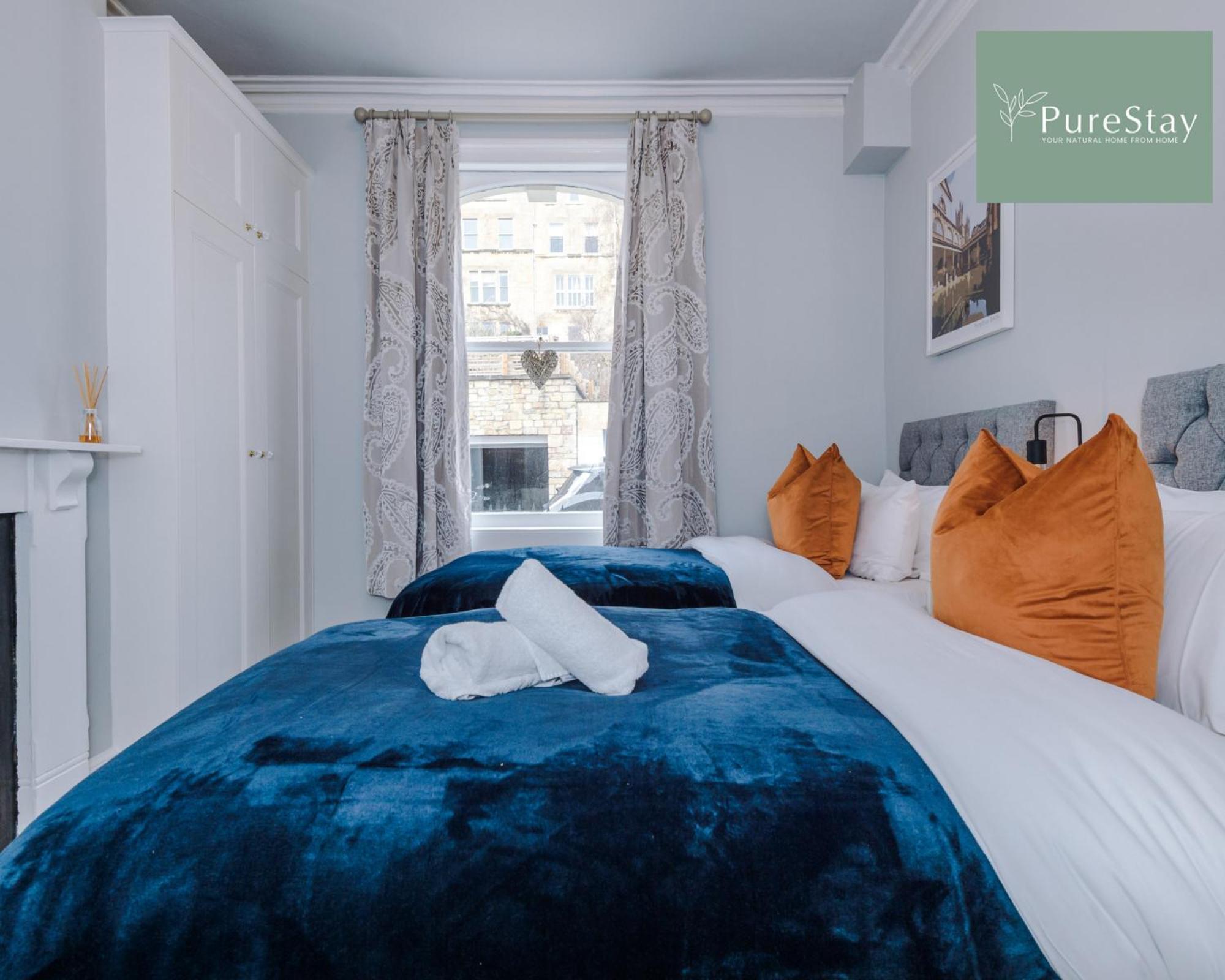 Huge Four Bedroom Townhouse By Purestay Short Lets & Serviced *