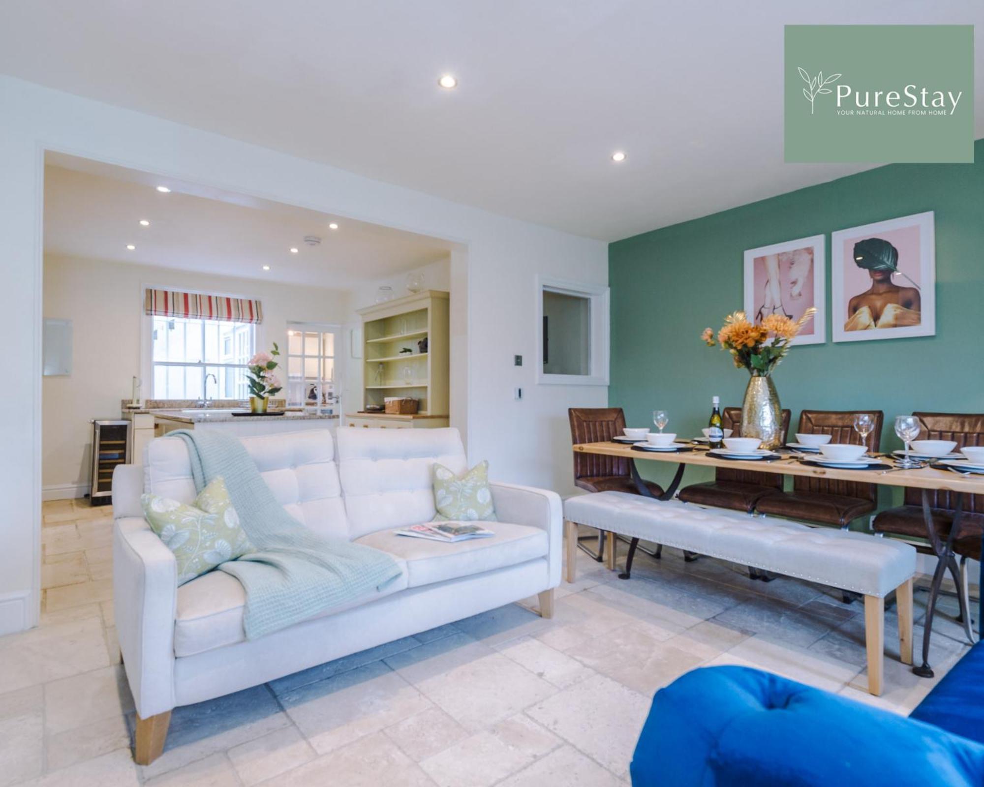 Huge Four Bedroom Townhouse By Purestay Short Lets & Serviced