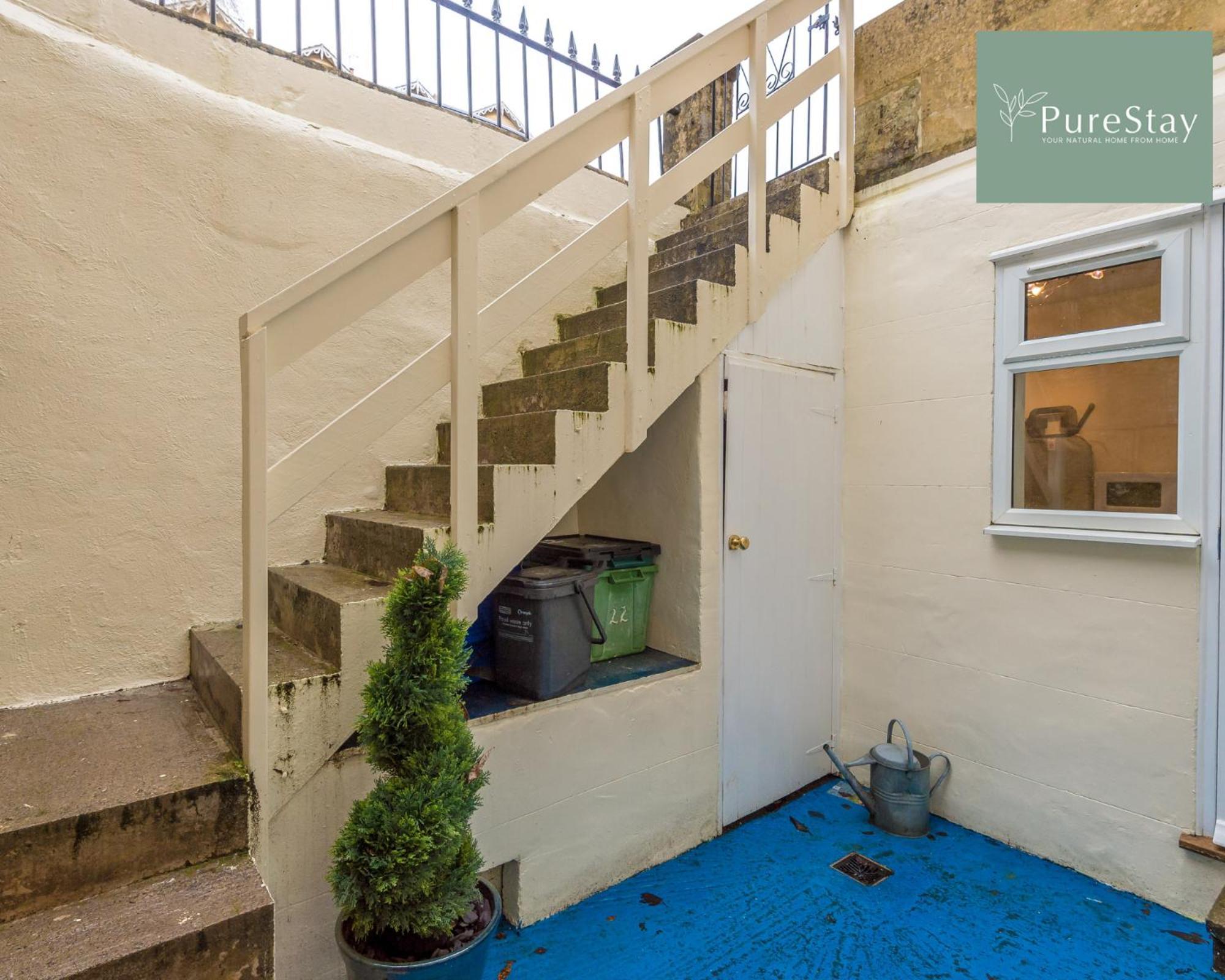 Huge Four Bedroom Townhouse By Purestay Short Lets & Serviced Bath