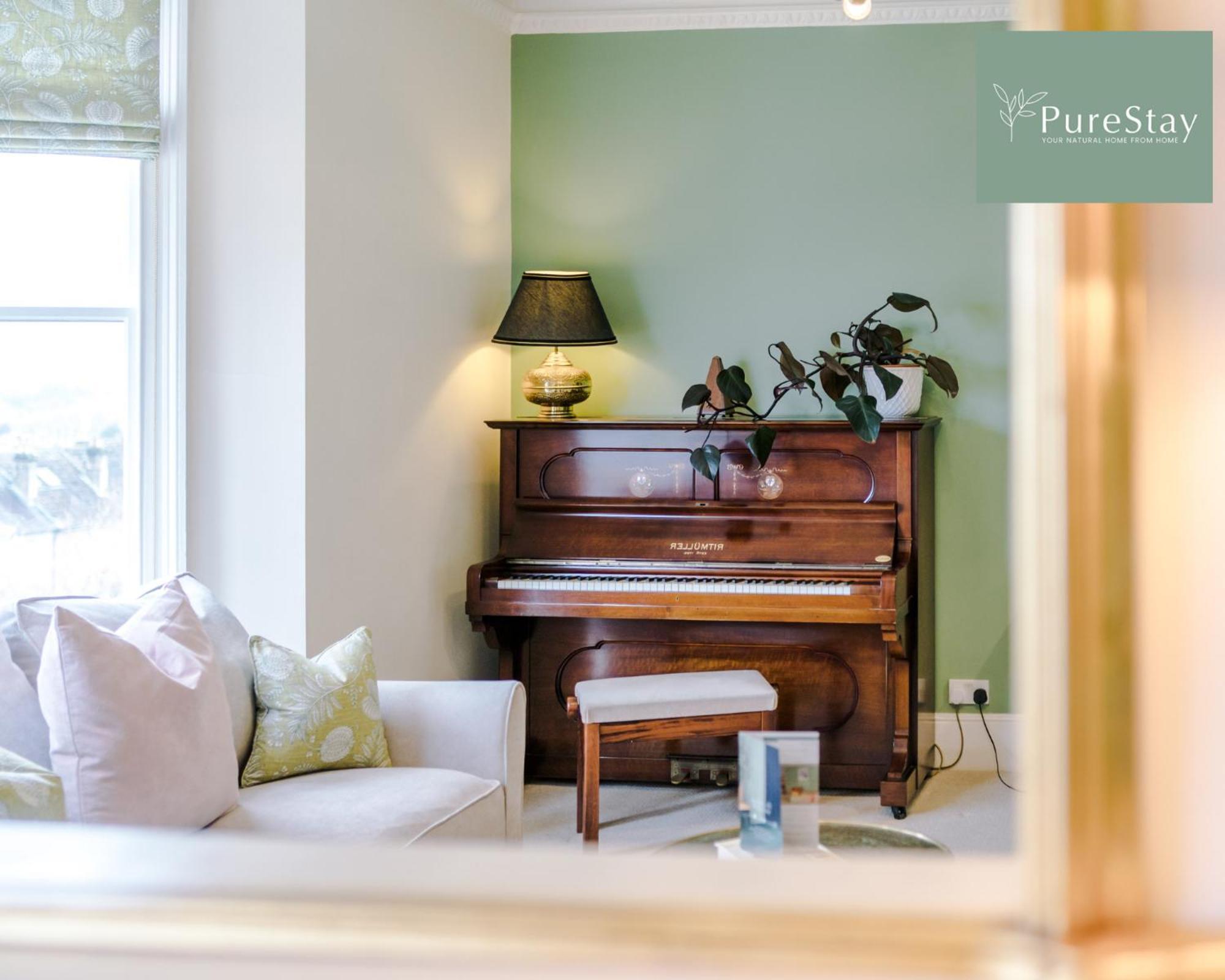 Huge Four Bedroom Townhouse By Purestay Short Lets & Serviced *