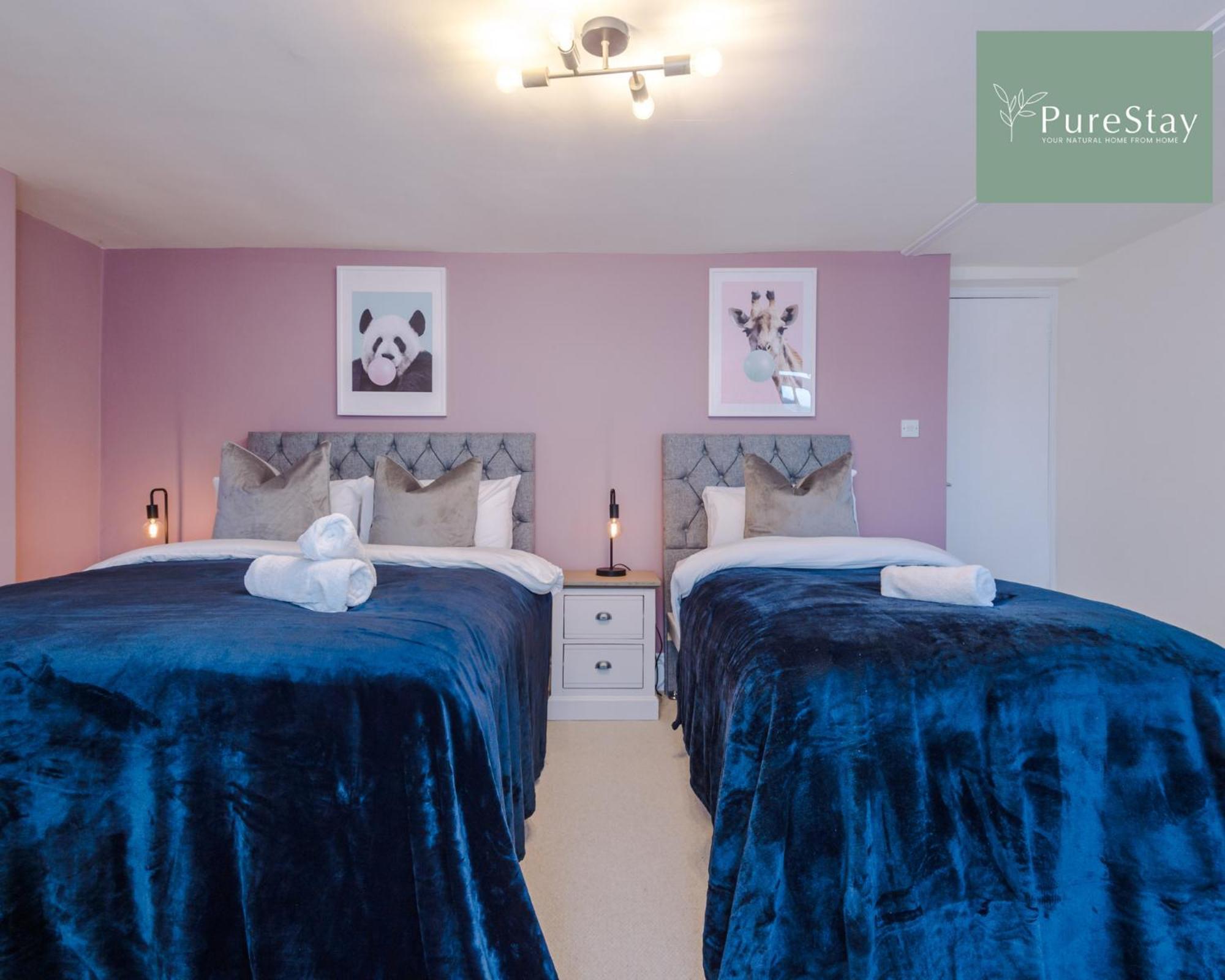 Holiday home Huge Four Bedroom Townhouse By Purestay Short Lets & Serviced *