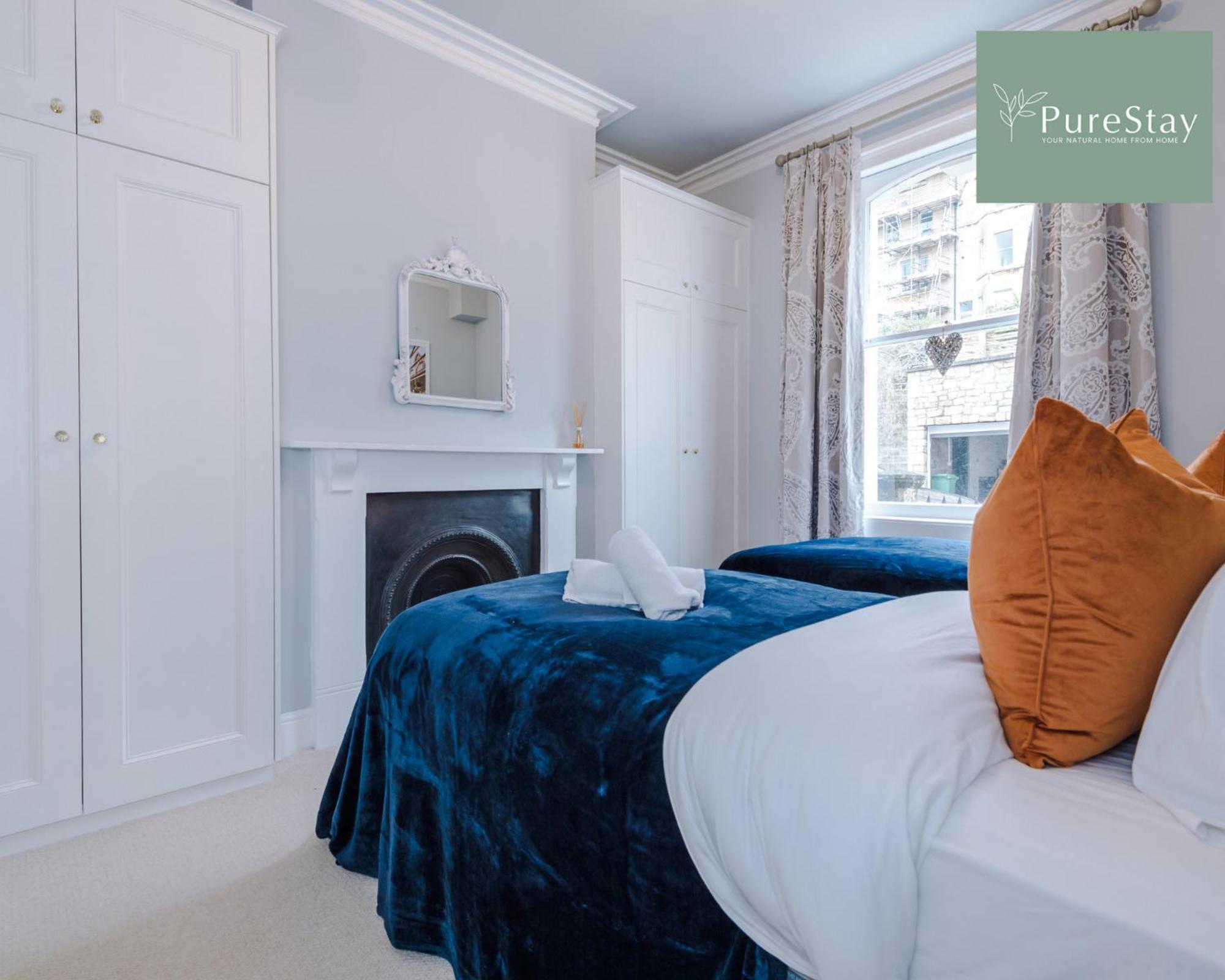Huge Four Bedroom Townhouse By Purestay Short Lets & Serviced * Bath