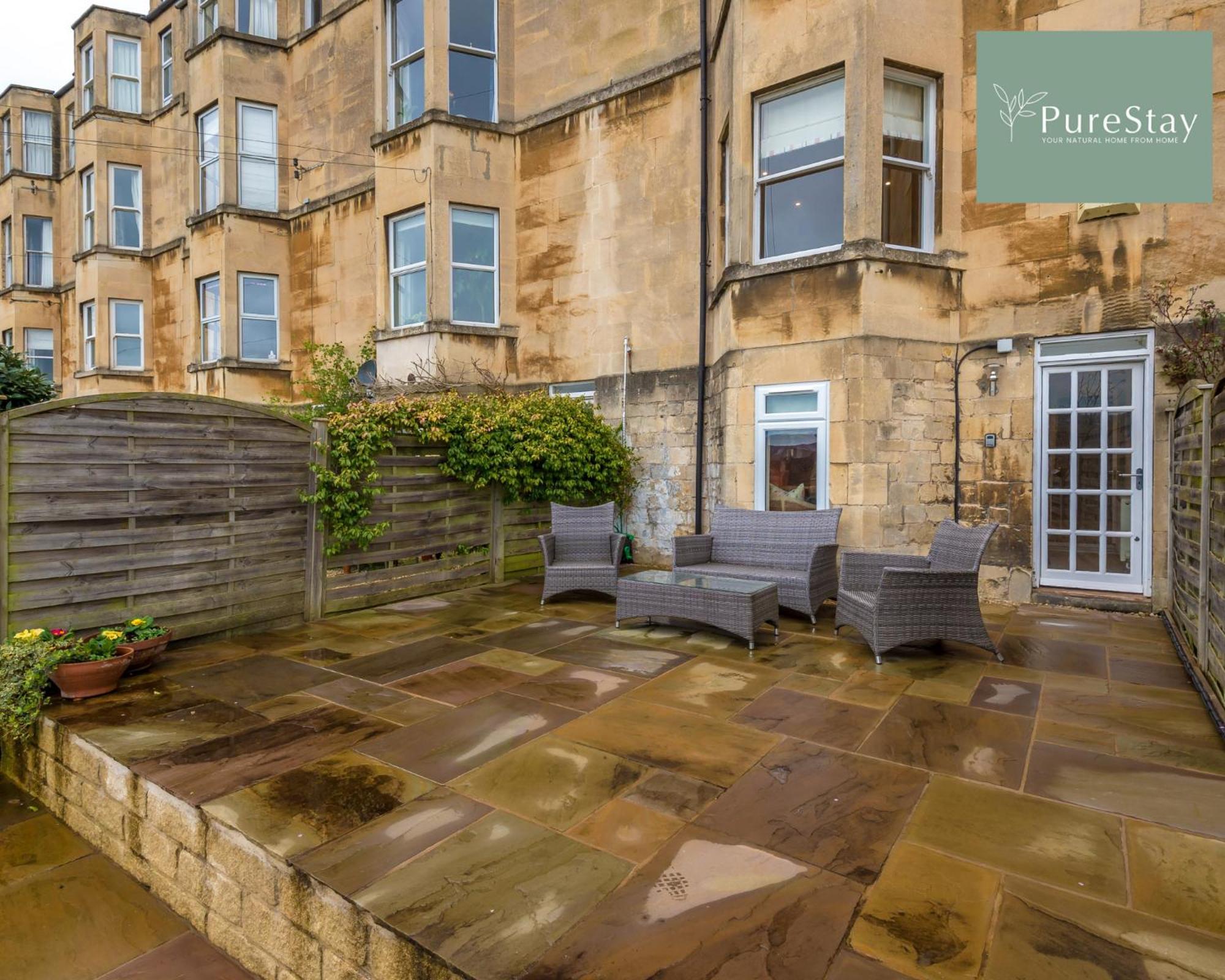 Huge Four Bedroom Townhouse By Purestay Short Lets & Serviced Bath
