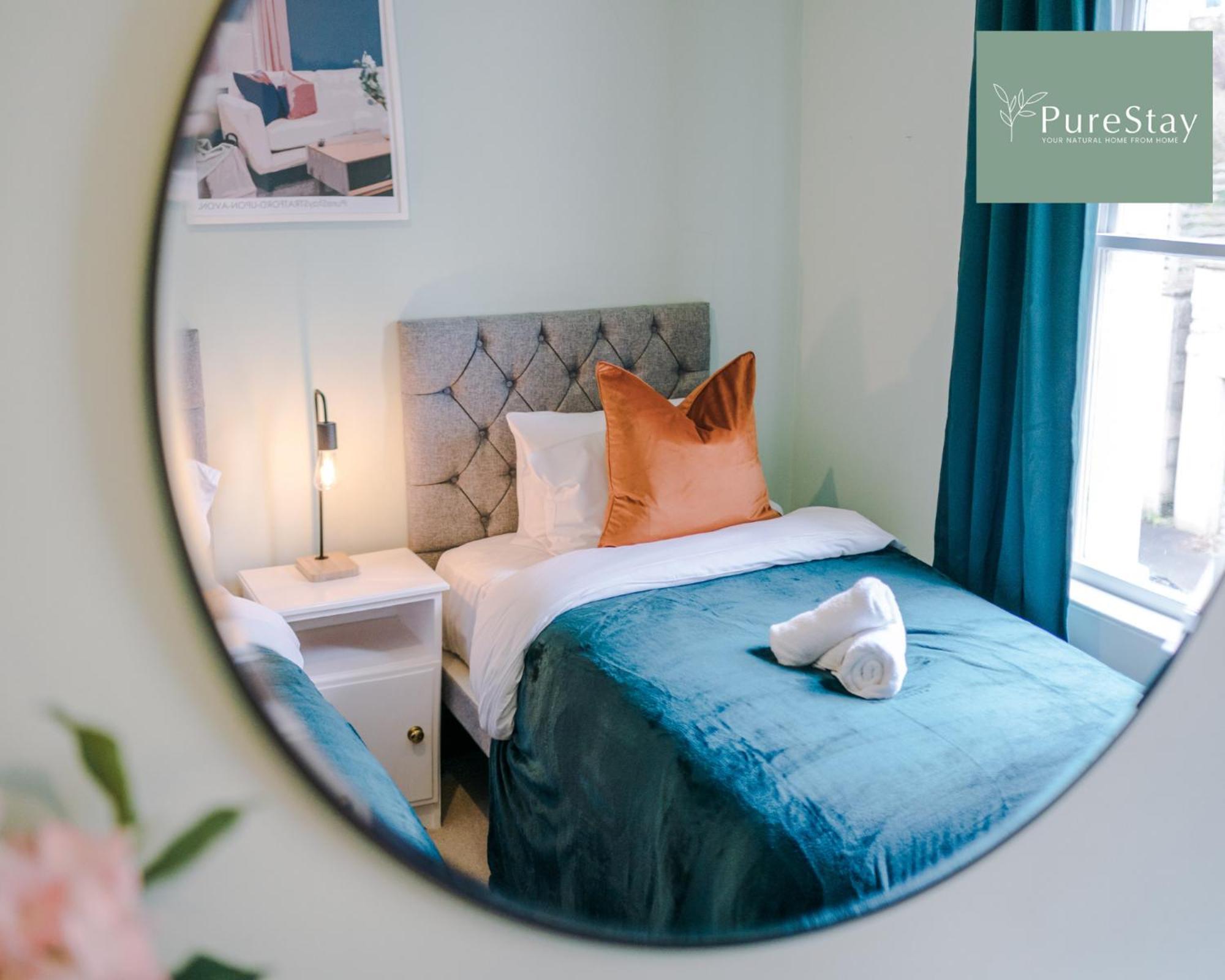 Huge Four Bedroom Townhouse By Purestay Short Lets & Serviced