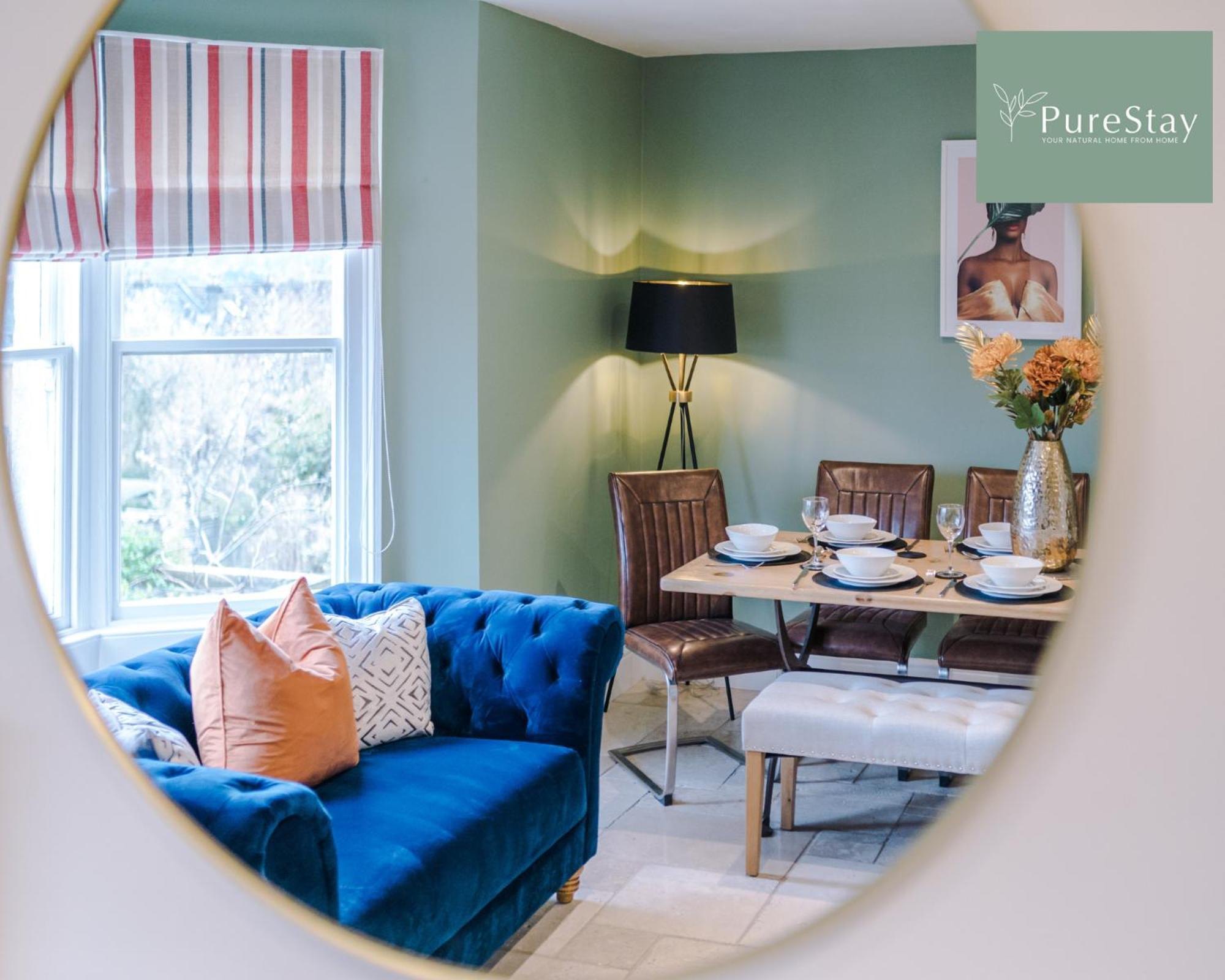 Huge Four Bedroom Townhouse By Purestay Short Lets & Serviced Holiday home Bath