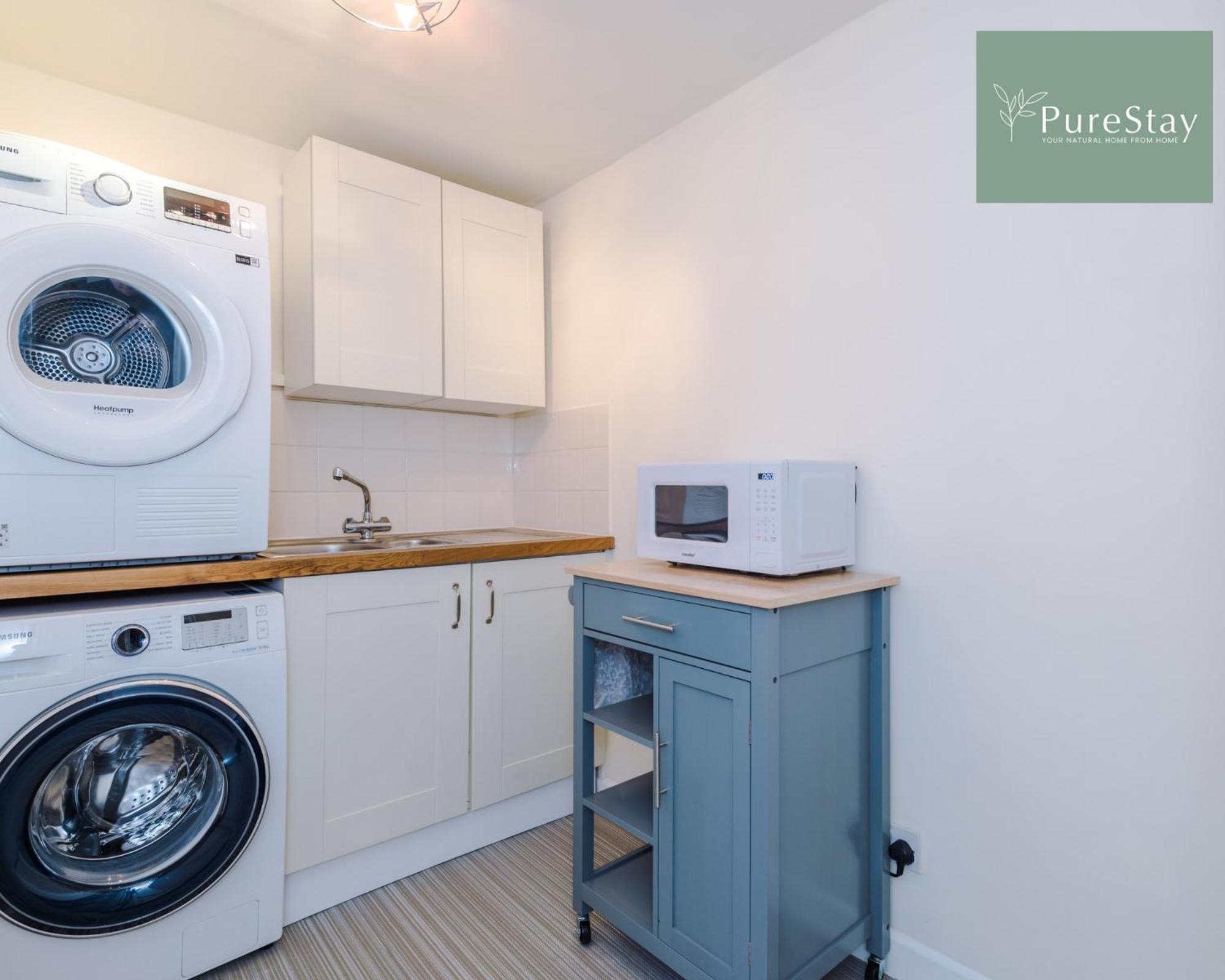 Huge Four Bedroom Townhouse By Purestay Short Lets & Serviced * Bath