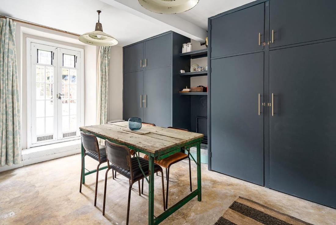 Apartment Stunning Basement Flat In Central Location