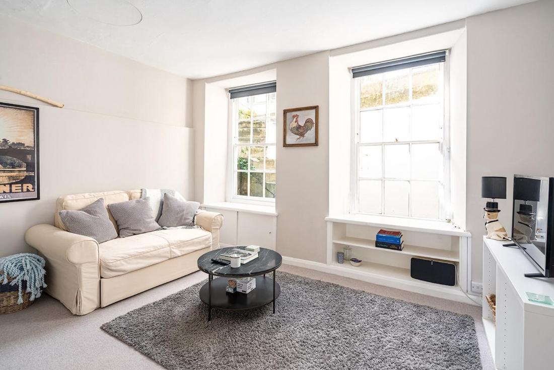 Stunning Basement Flat In Central Location Apartment Bath
