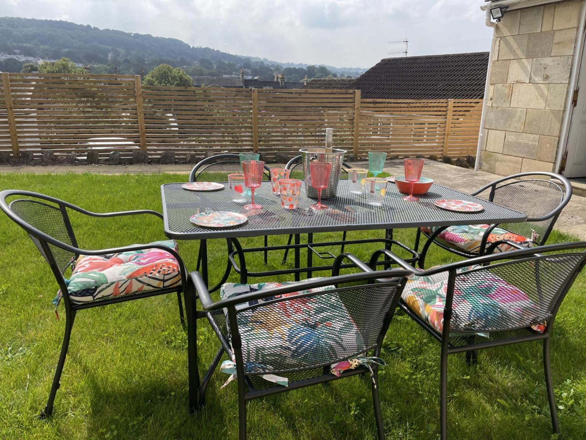 Holiday home No 12 - Stylish & Homely 3 Bed With Parking Close To Centre Bath