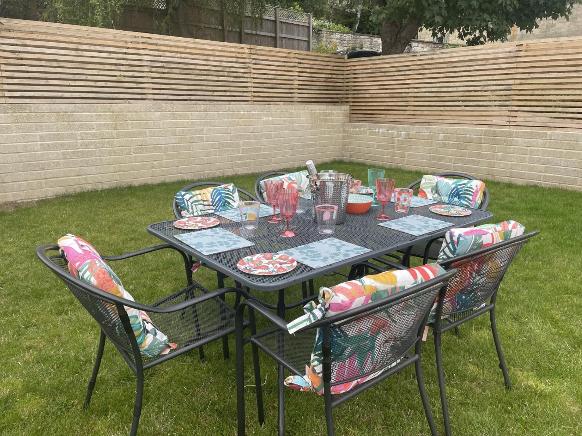 No 12 - Stylish & Homely 3 Bed With Parking Close To Centre
