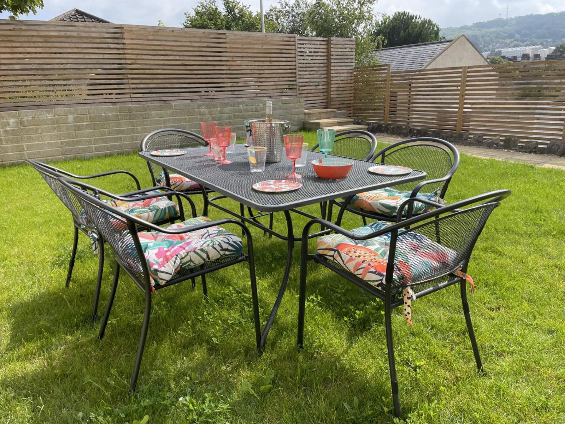 Holiday home No 12 - Stylish & Homely 3 Bed With Parking Close To Centre *