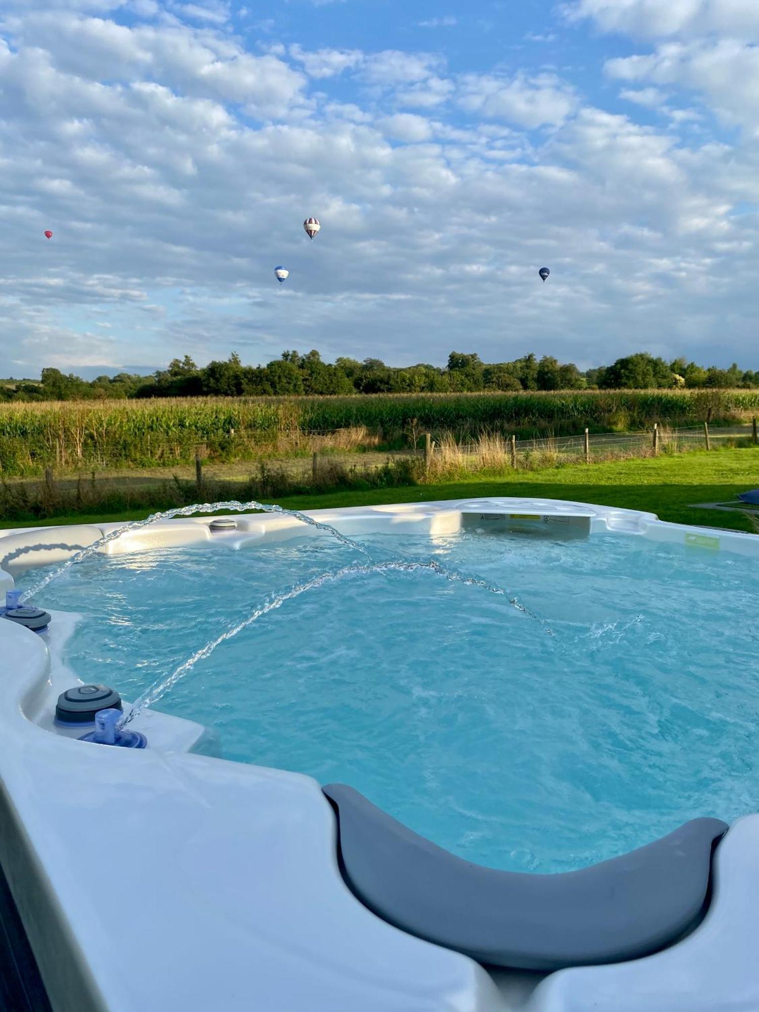 Stunning Modern Set In Beautiful Grounds. *