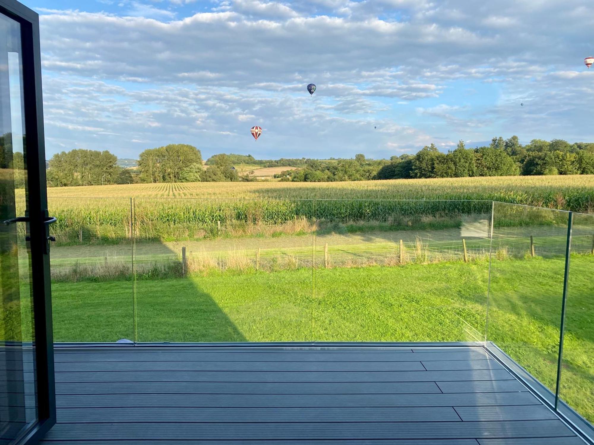 Stunning Modern Set In Beautiful Grounds. Bath
