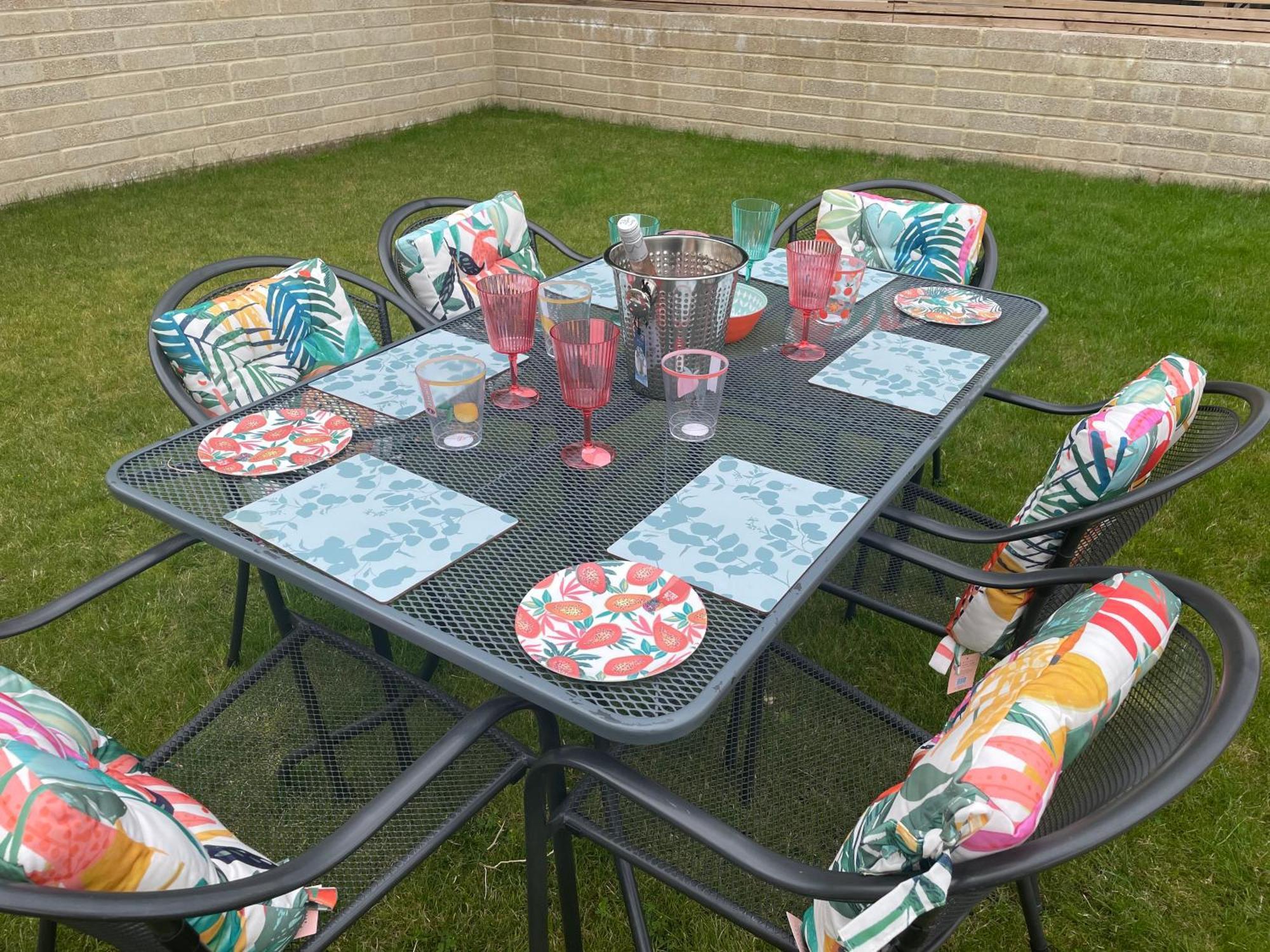 Holiday home No 12 - Stylish & Homely 3 Bed With Parking Close To Centre *