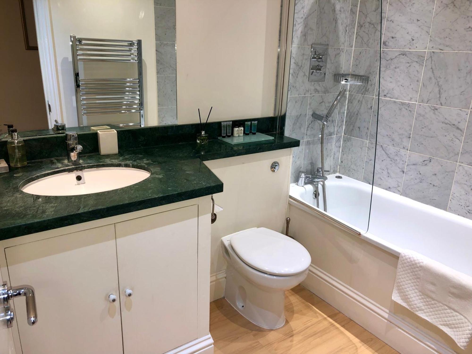 Apartment Contemporary Large In An Ideal Location Bath