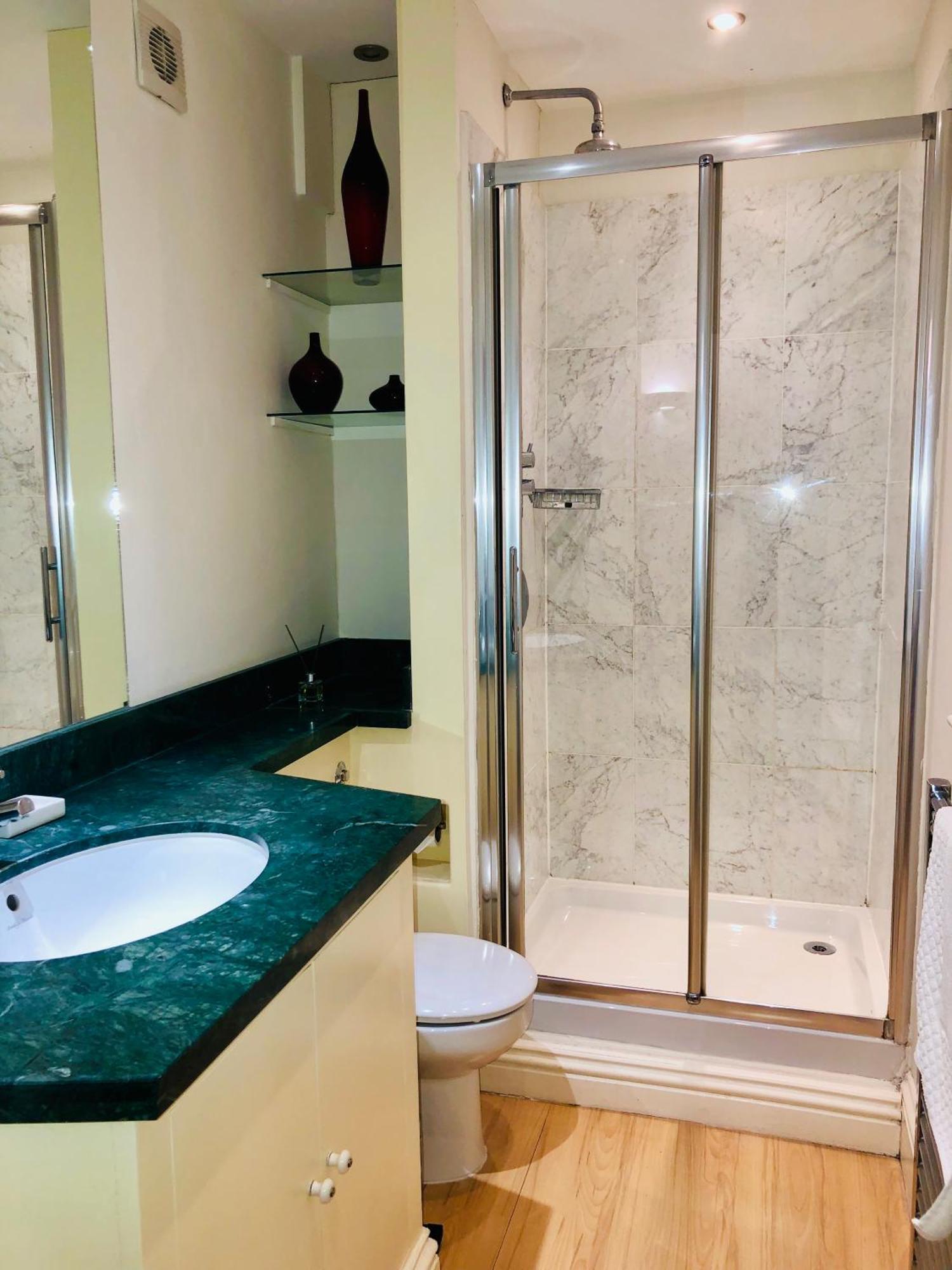 Apartment Contemporary Large In An Ideal Location Bath