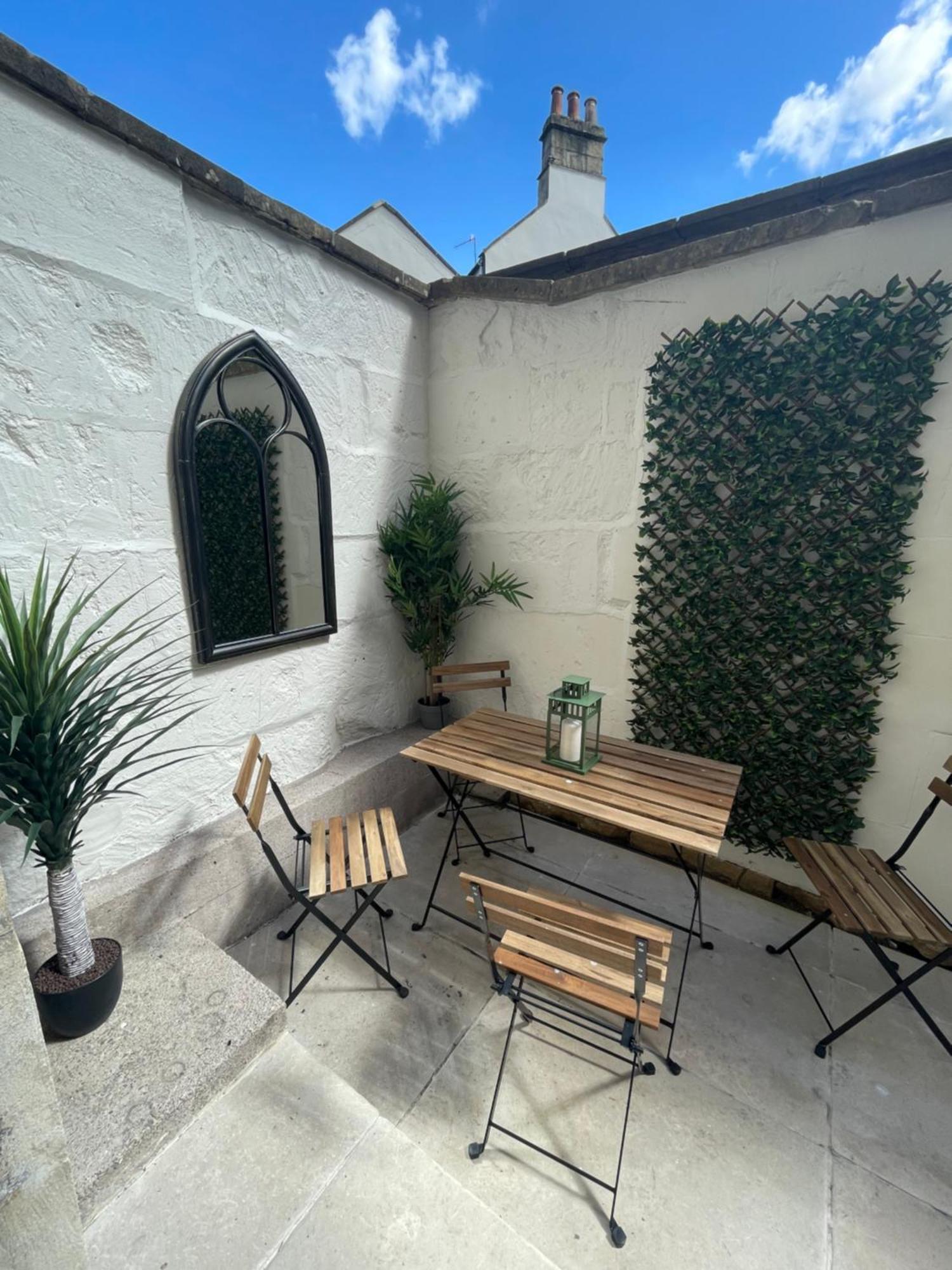 Stylish Period Maisonette Flat In Centre Of