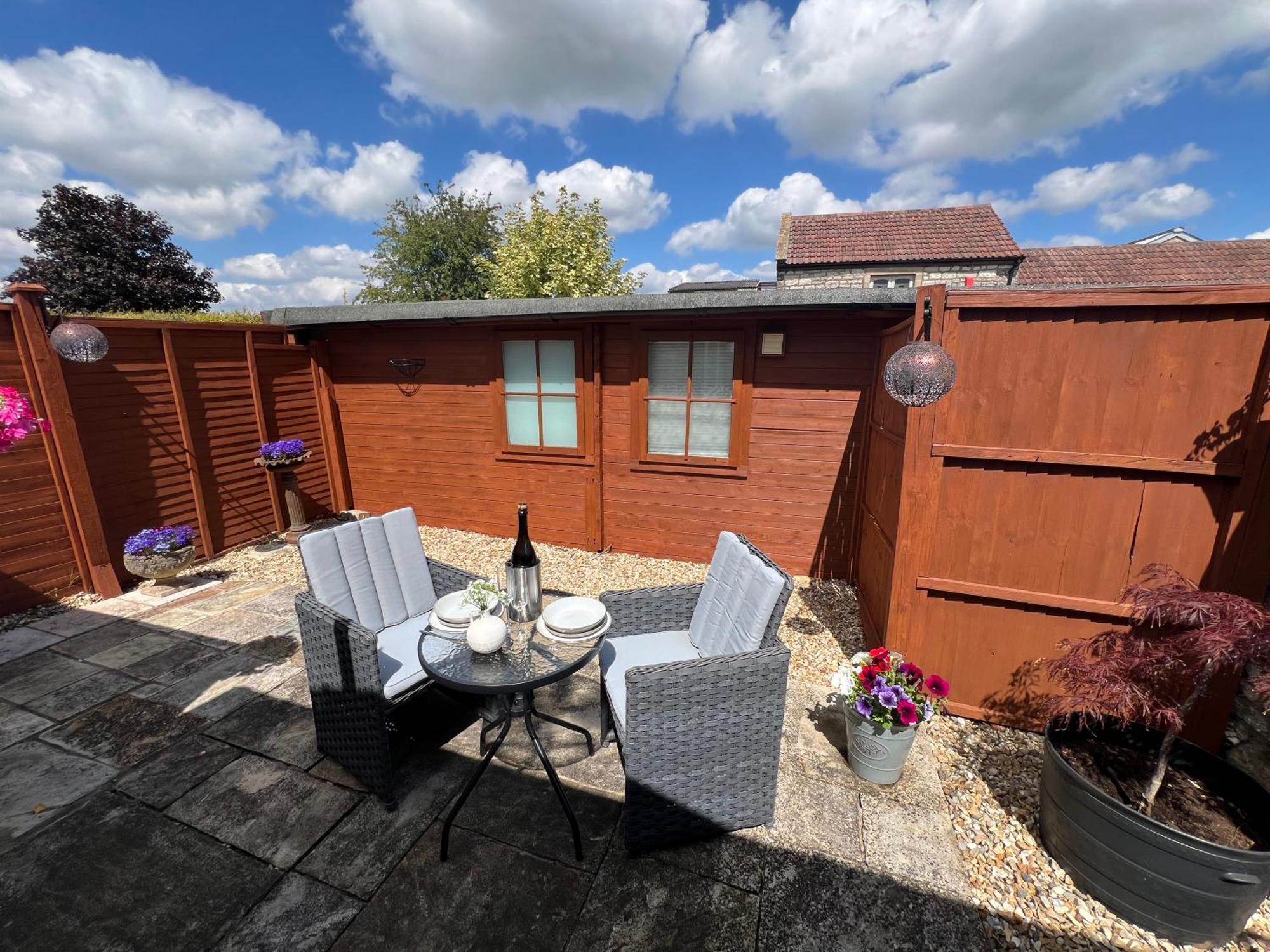 Cosy Countryside Near With Free Parking Apartment Bath