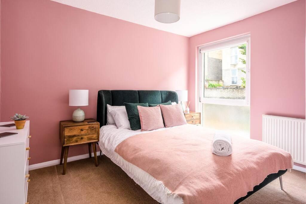 Stunning 4 Bedroom House In * Bath
