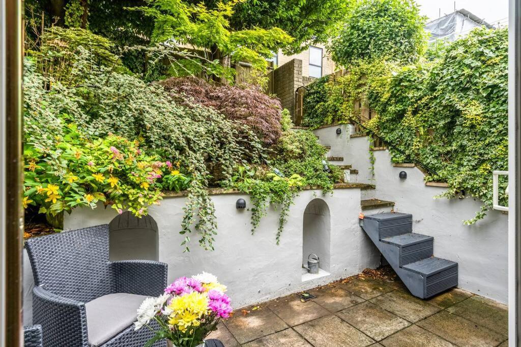 Stunning 4 Bedroom House In Bath