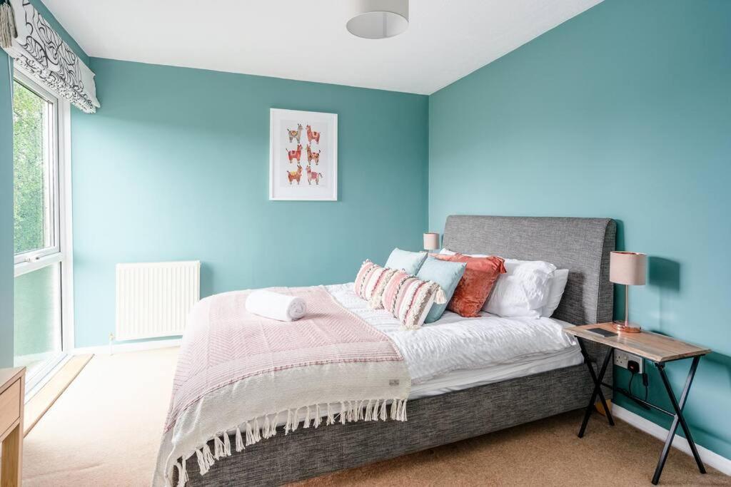 Holiday home Stunning 4 Bedroom House In *