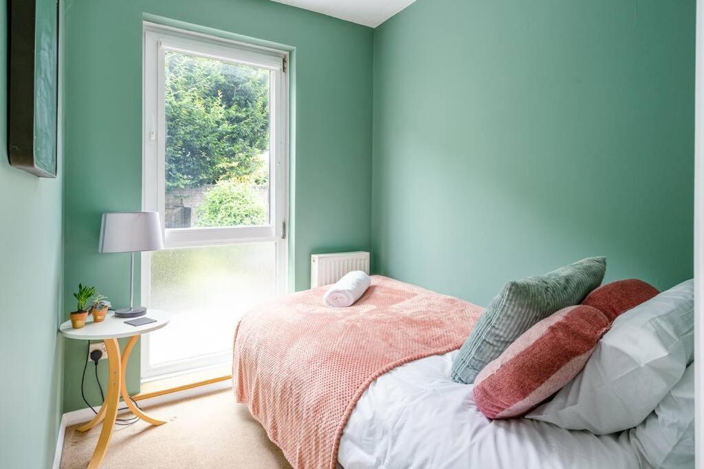 Stunning 4 Bedroom House In Bath
