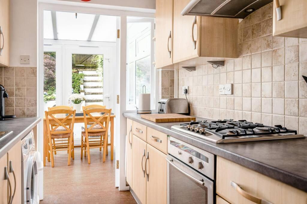 Stunning 4 Bedroom House In Holiday home Bath