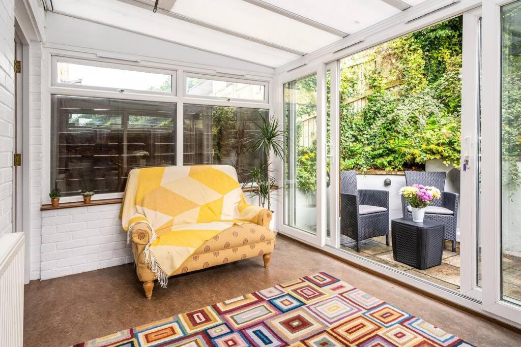 Stunning 4 Bedroom House In * Bath
