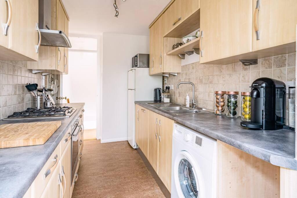 Stunning 4 Bedroom House In Holiday home Bath