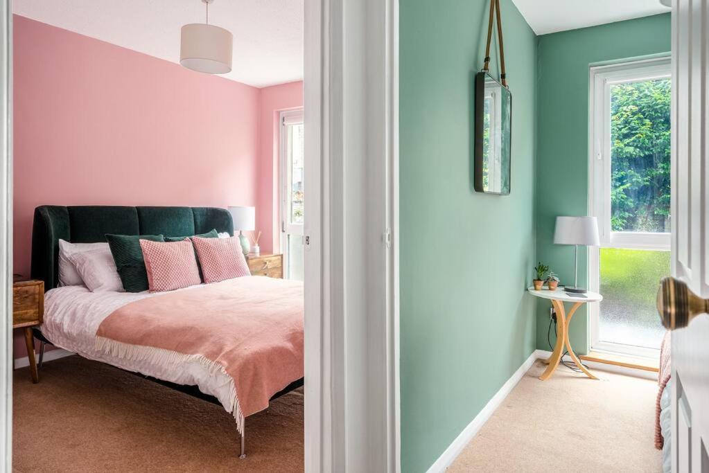 Stunning 4 Bedroom House In Holiday home *