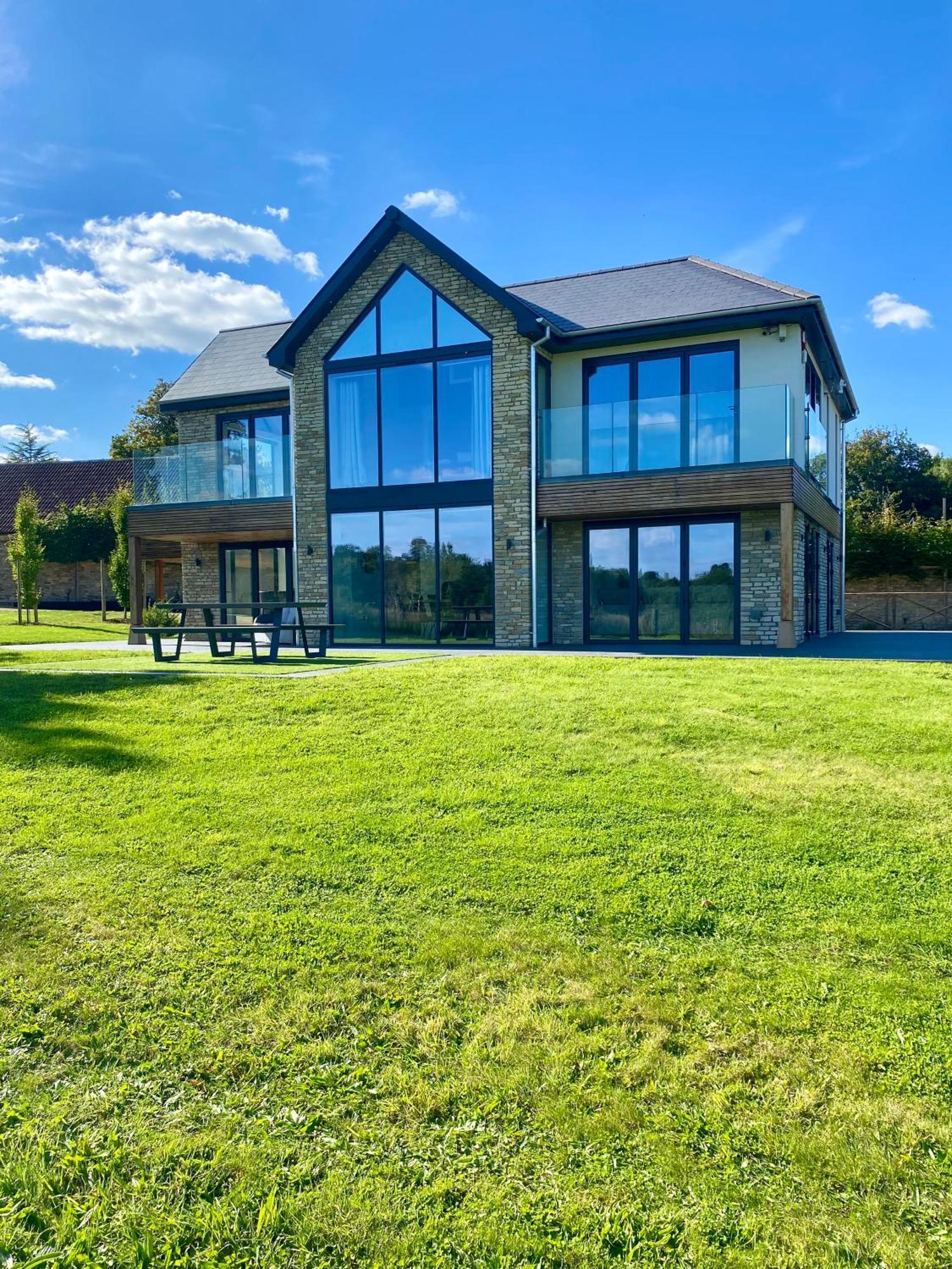 Holiday home Stunning Modern Set In Beautiful Grounds.