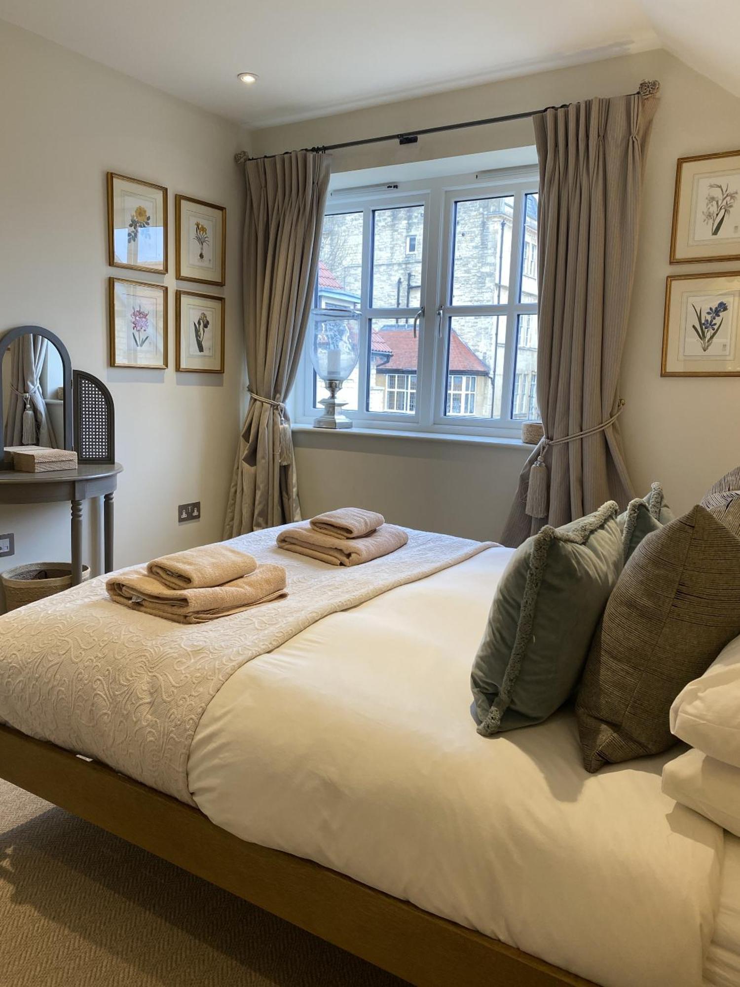 Walcot Yard With Parking, Keys Apartment Bath