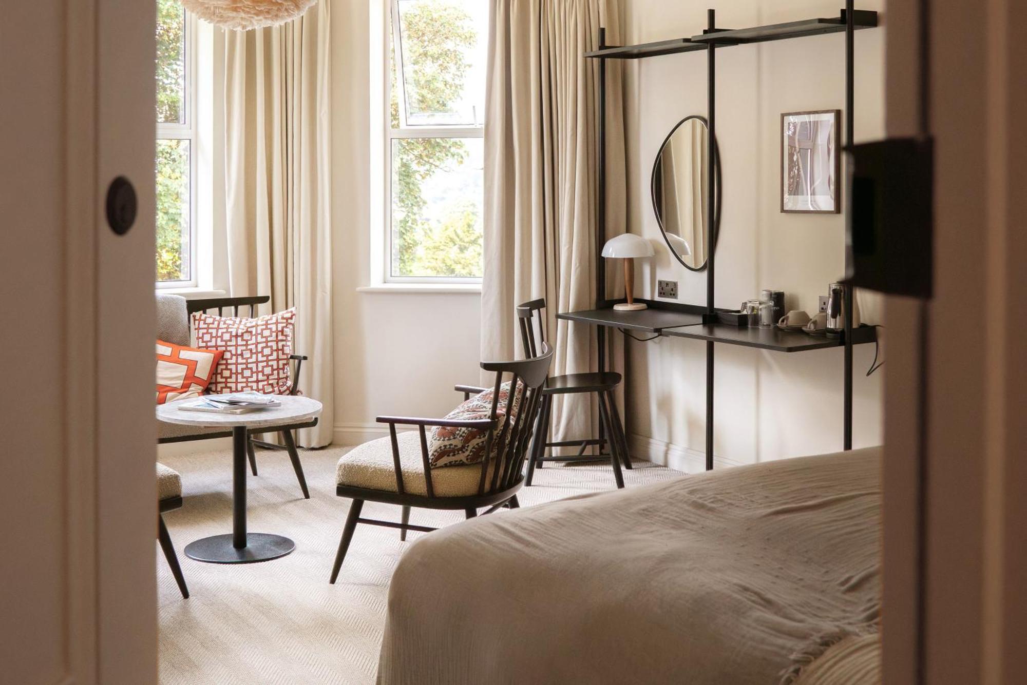 Leighton House - Boutique Guesthouse Bed & Breakfast 5*
