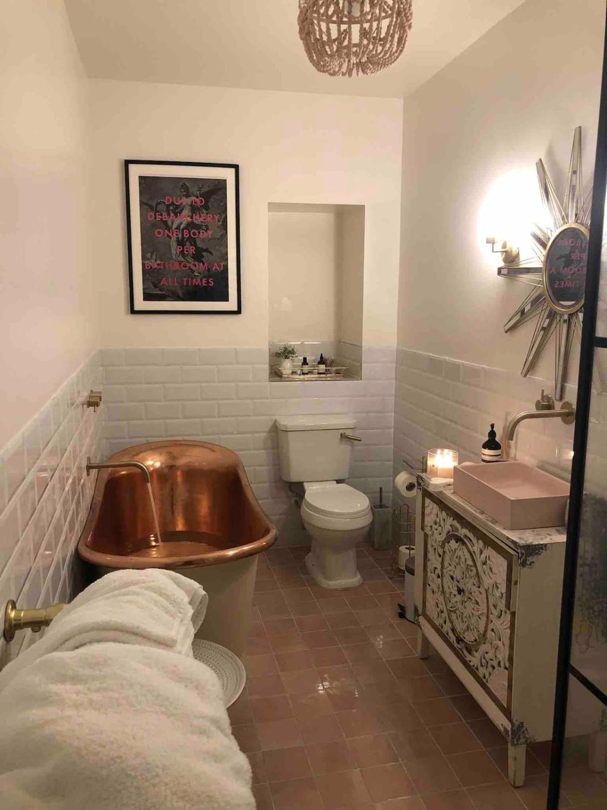 Boutique With 2 Beautiful Bedrooms *