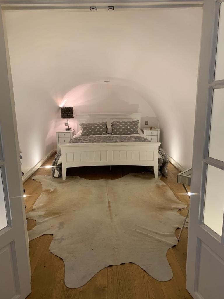 Boutique With 2 Beautiful Bedrooms Apartment *