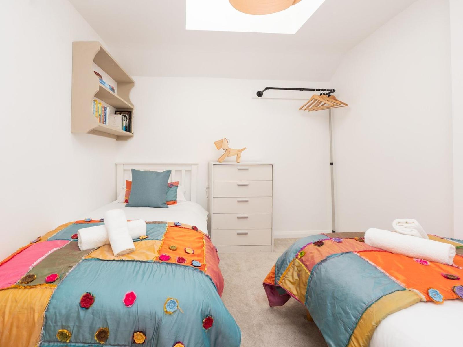 Pass The Keys Fabulous 2 Bedroom House In A Location *