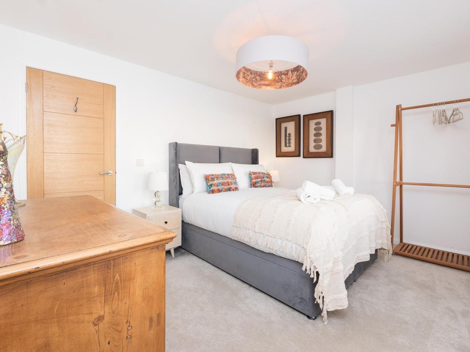 Pass The Keys Fabulous 2 Bedroom House In A Location * Bath