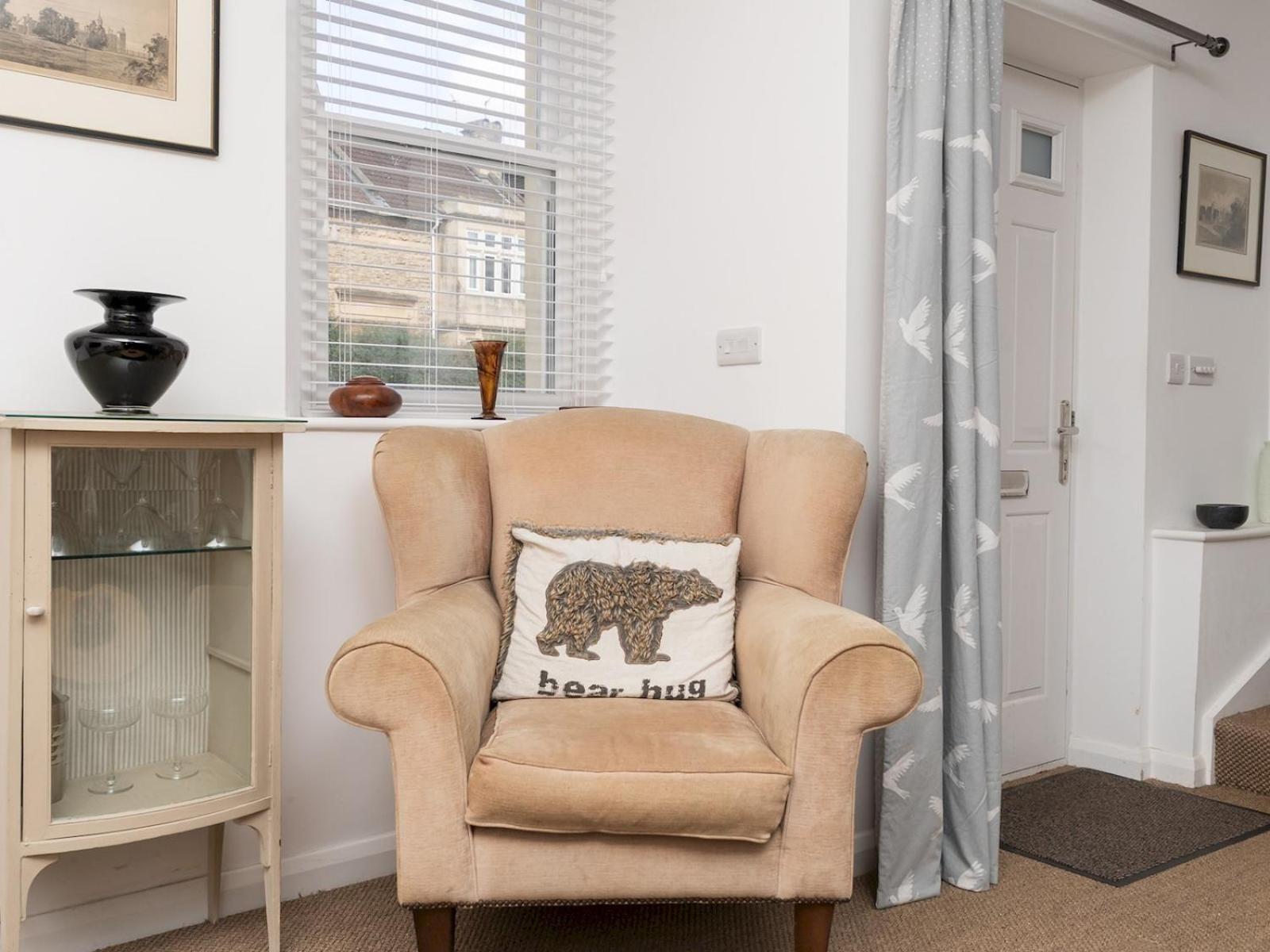 Pass The Keys Fabulous 2 Bedroom House In A Location Bath