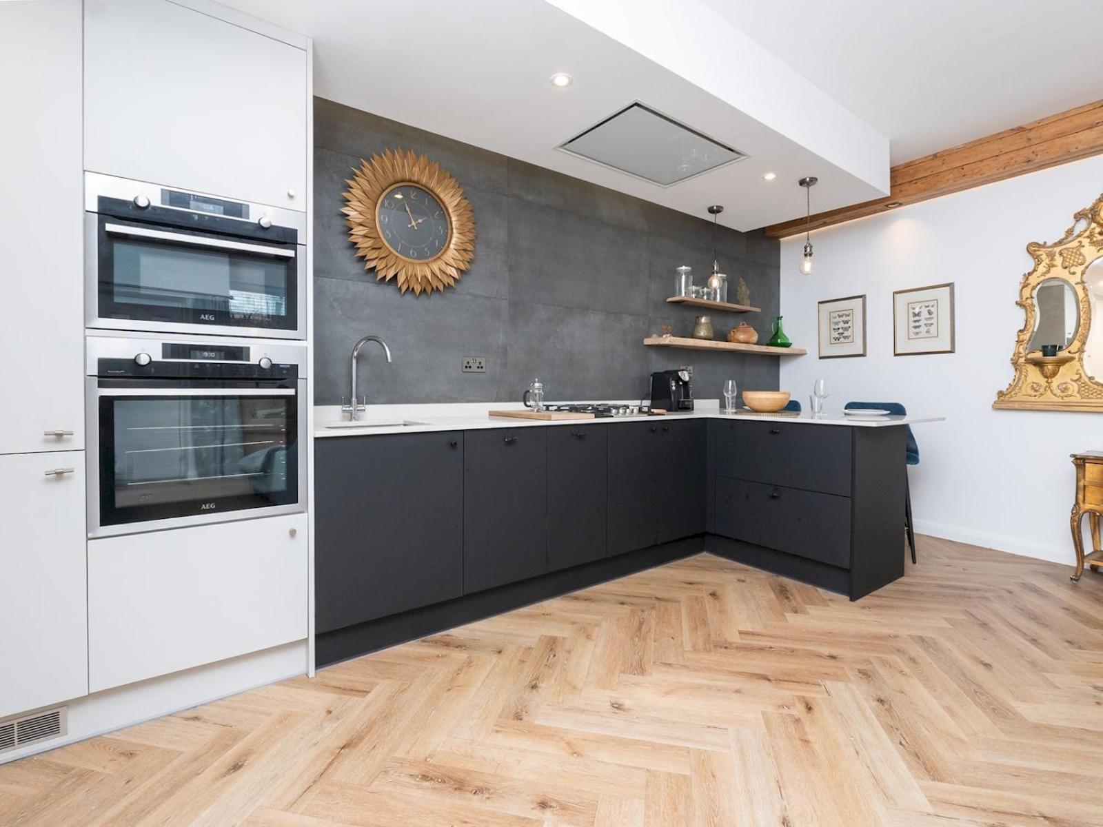 Pass The Keys Fabulous 2 Bedroom House In A Location *
