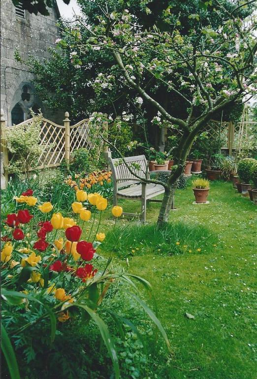 The Hollies Guest house 4*