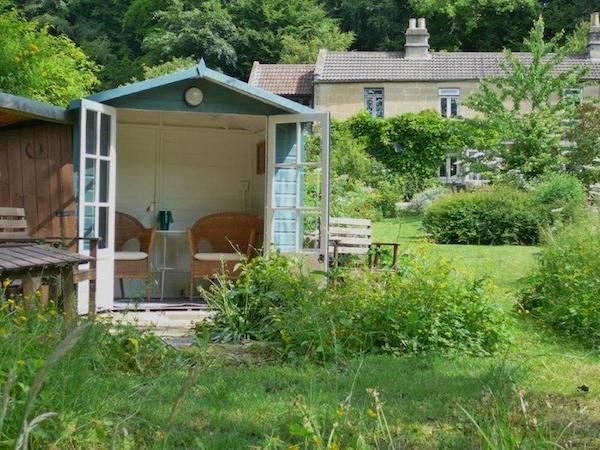 Holiday home Brooks' View - Romantic Escape With Picturesque Riverside Gardens In Bath