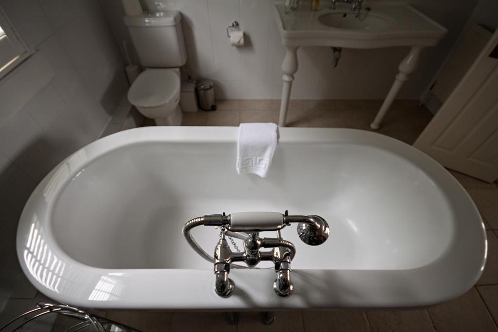 Paradise House Bed & Breakfast Bath