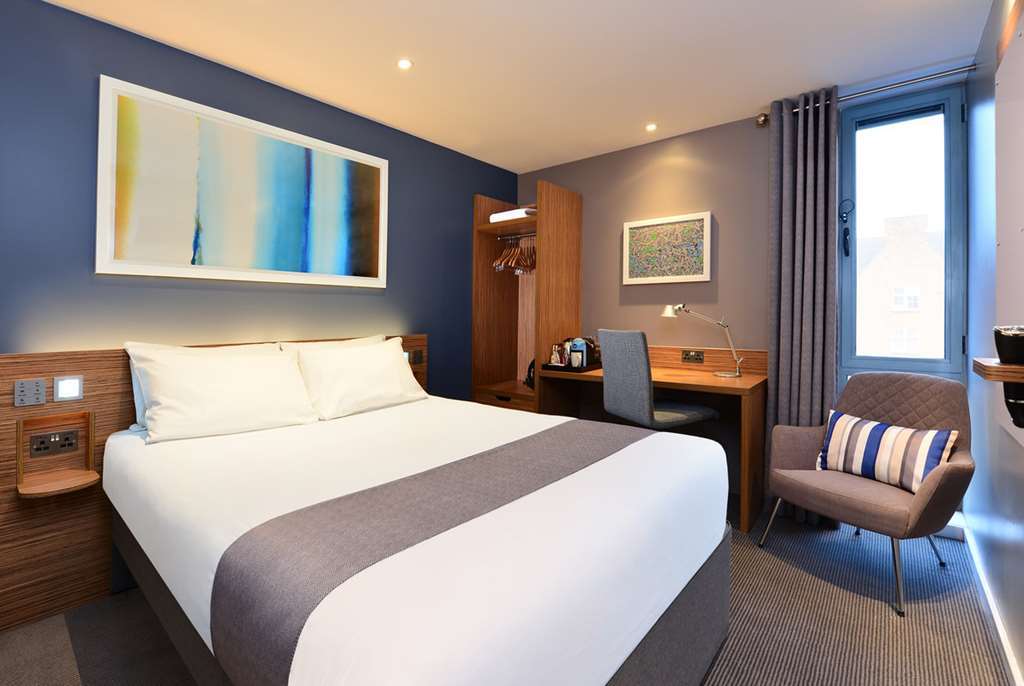 Travelodge Waterside Hotel 2*