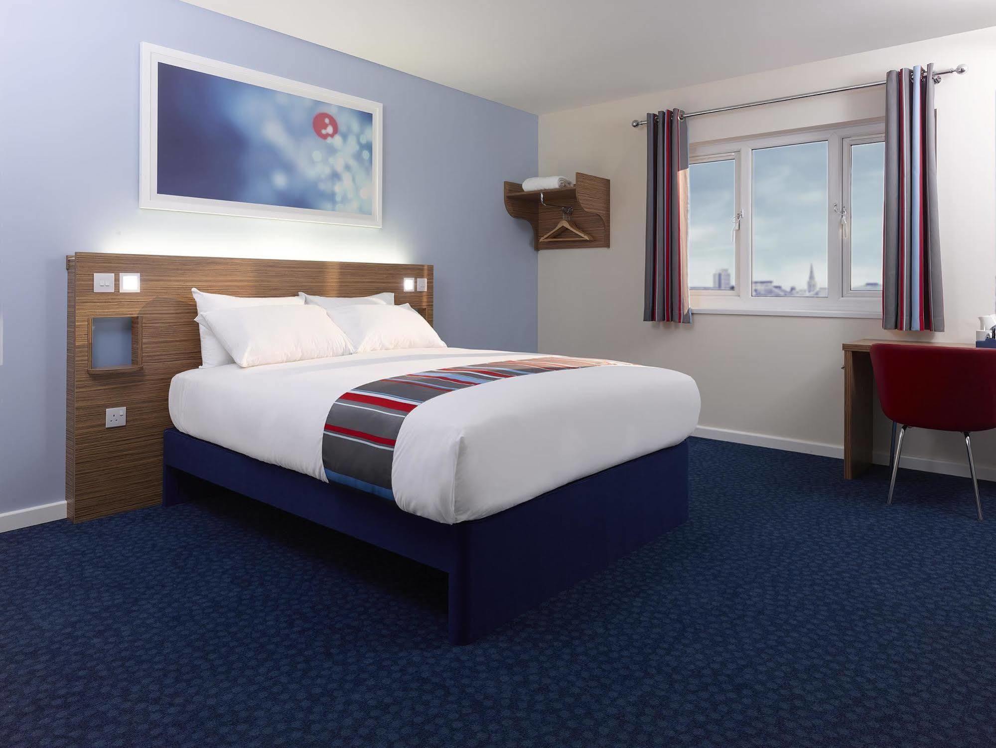 Travelodge Waterside Hotel