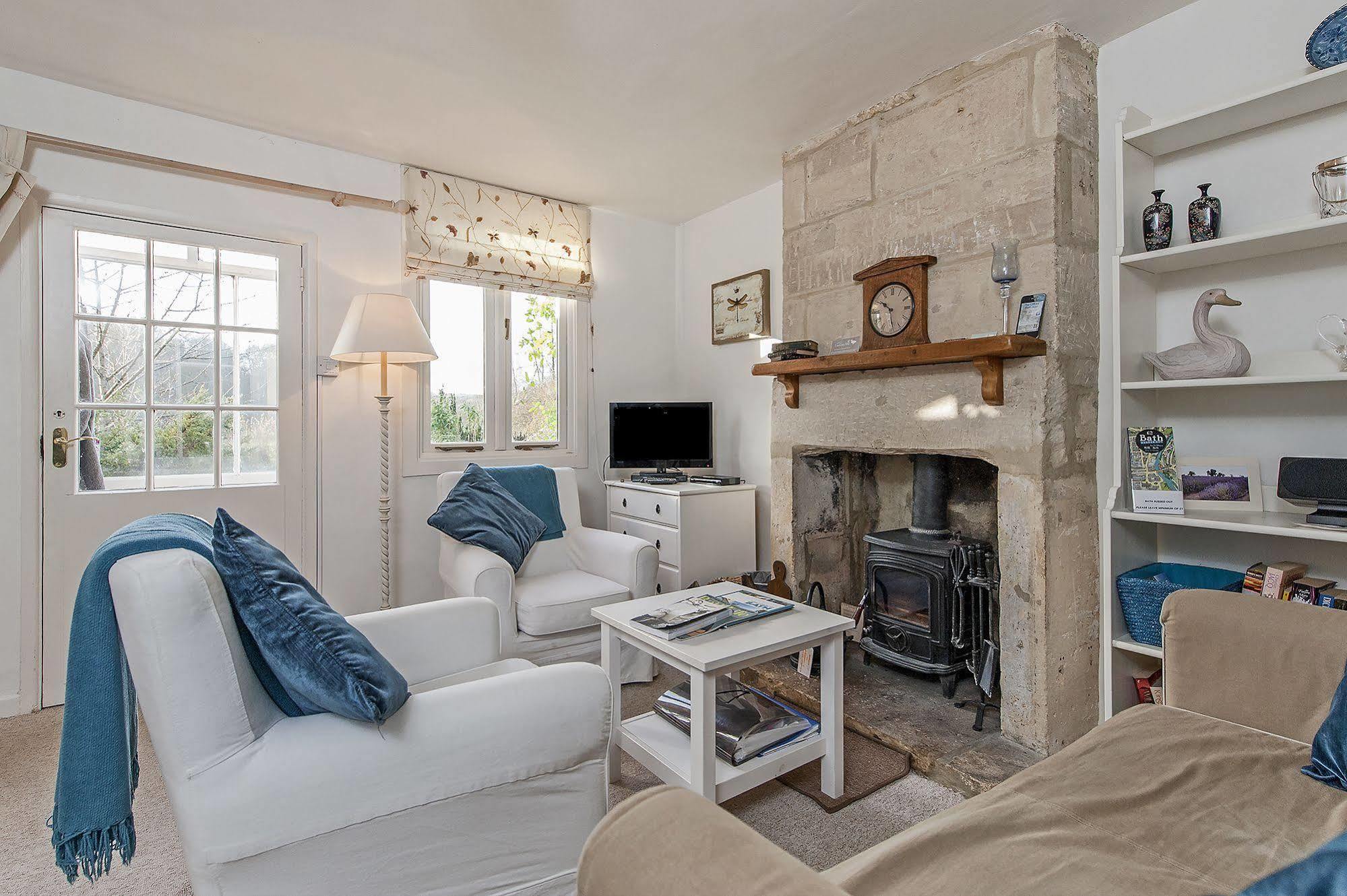 Holiday home Brooks' View - Romantic Escape With Picturesque Riverside Gardens In *